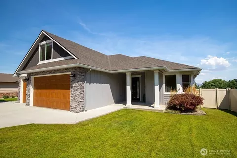 1703 Brambling Brae Ln, Wenatchee, WA 98801