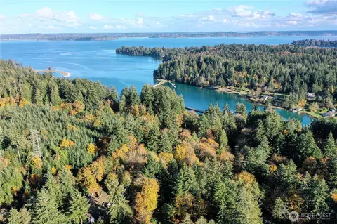 5 Cornwall Rd SW, Lakebay, WA 98349