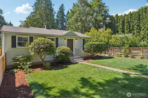 11737 38th Ave NE #C, Seattle, WA 98125