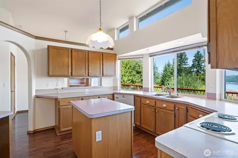 200 E Main St, Union, WA 98592 photo 8