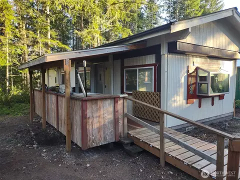 1730 N Colony Surf Dr, Lilliwaup, WA 98555