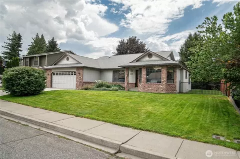 808 12th St NE, East Wenatchee, WA 98802