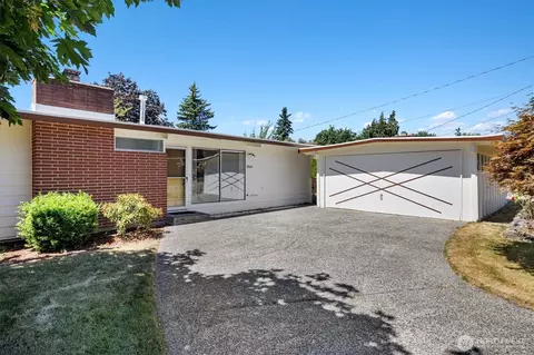 21411 14th Ave S, Des Moines, WA 98198