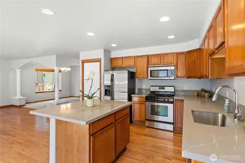 Kitchen - 2006 124th St SE, Everett, WA 98208 photo 4 of 4
