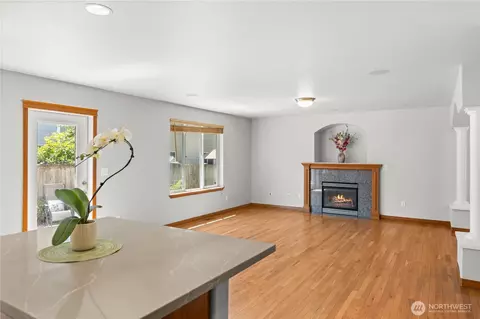 Living - 2006 124th St SE, Everett, WA 98208 photo 2 of 4