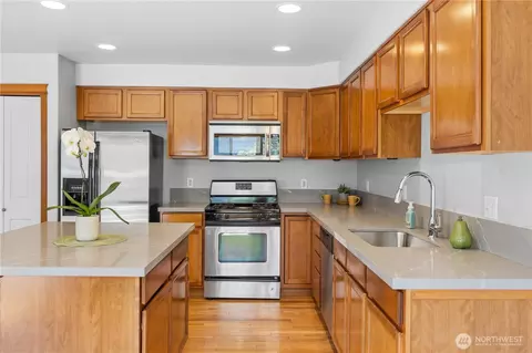 Kitchen - 2006 124th St SE, Everett, WA 98208 photo 3 of 4
