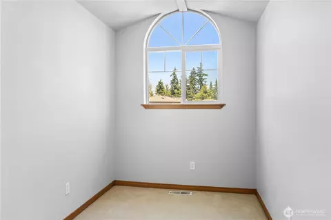 Bedroom - 2006 124th St SE, Everett, WA 98208 photo 6 of 6