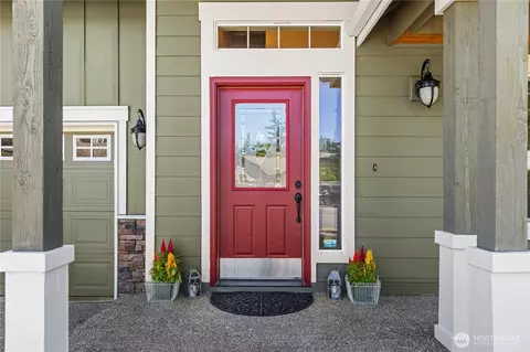 Entry Way - 2006 124th St SE, Everett, WA 98208 photo 1 of 2