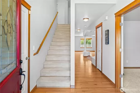Entry Way - 2006 124th St SE, Everett, WA 98208 photo 2 of 2