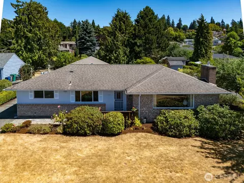 17958 Brittany Dr SW, Normandy Park, WA 98166
