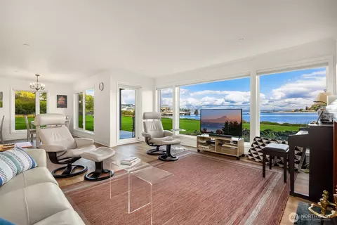 428 Harborview Dr NE #112, Bainbridge Island, WA 98110