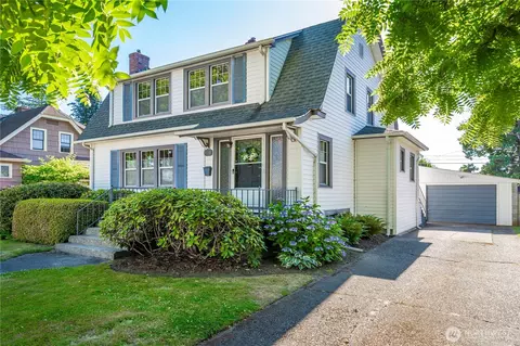 904 Lewis Ave, Sumner, WA 98390