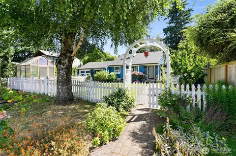 9552 6th Ave NW, Seattle, WA 98117
