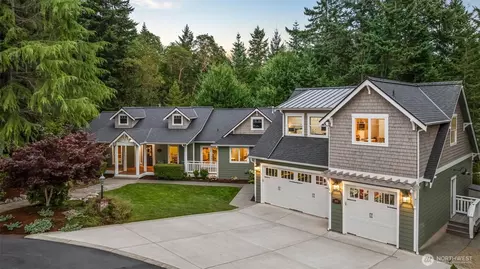 1090 Paha View Dr, Fox Island, WA 98333