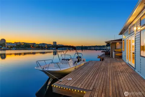 3258 Portage Bay Pl E, Seattle, WA 98102