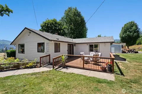 8054 Lewis River Rd, Ariel, WA 98603