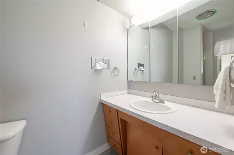 Bath - 308 Mitchell St, Sumas, WA 98295 photo 2 of 2