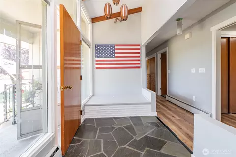 Entry Way - 308 Mitchell St, Sumas, WA 98295 photo 1 of 2