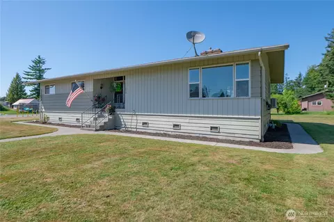 Exterior - 308 Mitchell St, Sumas, WA 98295 photo 4 of 9