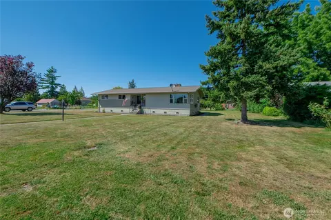Exterior - 308 Mitchell St, Sumas, WA 98295 photo 1 of 9