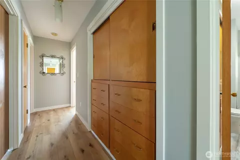 Entry Way - 308 Mitchell St, Sumas, WA 98295 photo 2 of 2