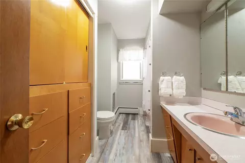 Bath - 308 Mitchell St, Sumas, WA 98295 photo 1 of 2