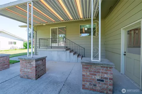 Exterior - 308 Mitchell St, Sumas, WA 98295 photo 5 of 9