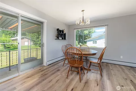 Dining - 308 Mitchell St, Sumas, WA 98295 photo 2 of 2