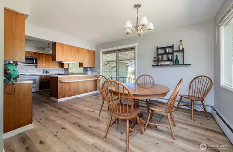 Dining - 308 Mitchell St, Sumas, WA 98295 photo 1 of 2