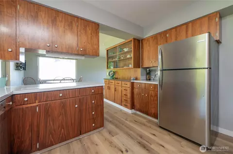 Kitchen - 308 Mitchell St, Sumas, WA 98295 photo 3 of 3