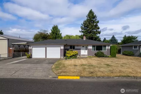 926 7th St SW, Puyallup, WA 98371