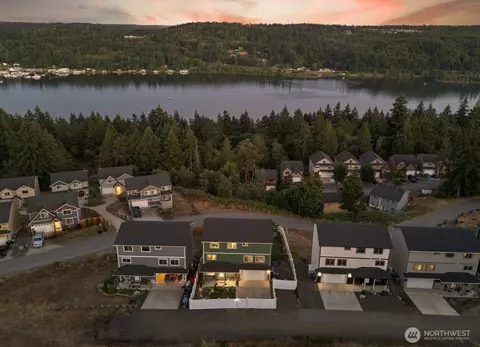 2416 W Echo Bay Dr, Bremerton, WA 98312