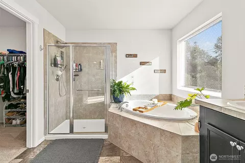 Bath - 805 Louise Wise Ave NW, Orting, WA 98360 photo 4 of 5