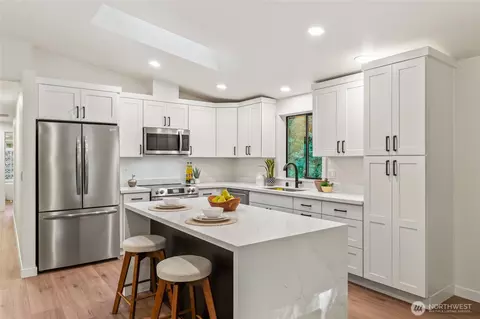 Kitchen - 20631 W Richmond Rd, Bothell, WA 98021 photo 2 of 6