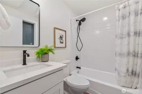 Bath - 20631 W Richmond Rd, Bothell, WA 98021 photo 3 of 4