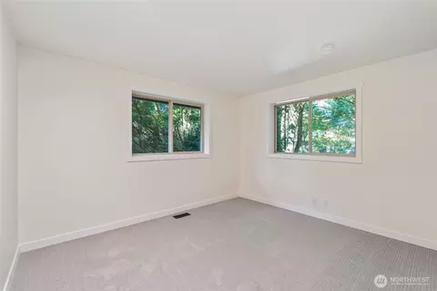 Bedroom - 20631 W Richmond Rd, Bothell, WA 98021 photo 3 of 7