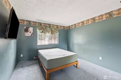 Bedroom - 32 N Evergreen Pl, Sequim, WA 98382 photo 2 of 5