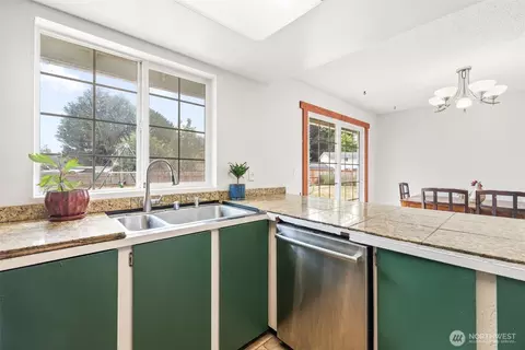 Kitchen - 32 N Evergreen Pl, Sequim, WA 98382 photo 5 of 5