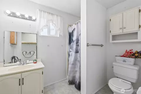 Bath - 32 N Evergreen Pl, Sequim, WA 98382 photo 1 of 2