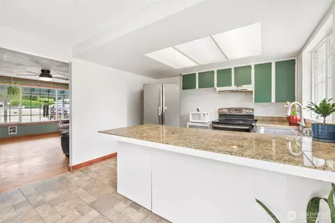 Kitchen - 32 N Evergreen Pl, Sequim, WA 98382 photo 1 of 5