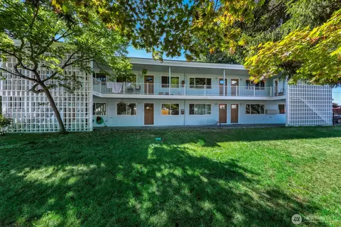 301 S 82nd St, Tacoma, WA 98408