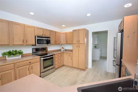 Kitchen - 71 John Carl Rd, Sequim, WA 98382 photo 1 of 2