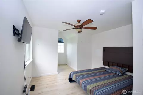 Bedroom - 71 John Carl Rd, Sequim, WA 98382 photo 4 of 4