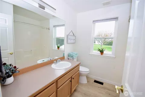 Bath - 71 John Carl Rd, Sequim, WA 98382 photo 3 of 4