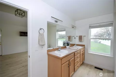 Bath - 71 John Carl Rd, Sequim, WA 98382 photo 2 of 4