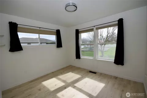 Bedroom - 71 John Carl Rd, Sequim, WA 98382 photo 3 of 4