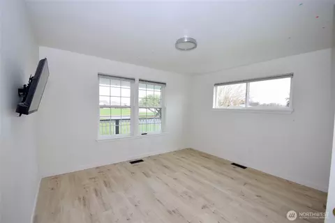 Bedroom - 71 John Carl Rd, Sequim, WA 98382 photo 2 of 4