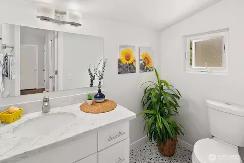 Bath - 414 216th St SW, Bothell, WA 98021 photo 2 of 2