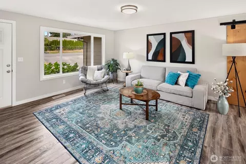 Living - 414 216th St SW, Bothell, WA 98021 photo 4 of 5