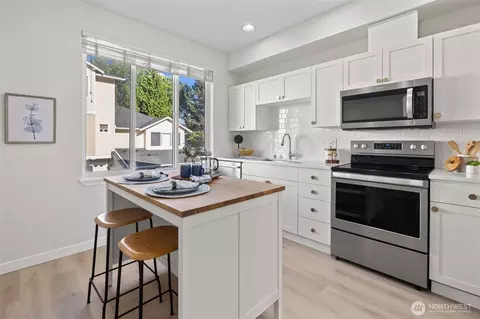 Kitchen - 13400 Dumas Rd #A3, Mill Creek, WA 98012 photo 3 of 4